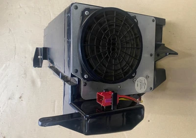 Original Audi A3  8L Subwoofer System Lautsprecher Bass 8L0035381G Bassbox - Bild 1 von 4