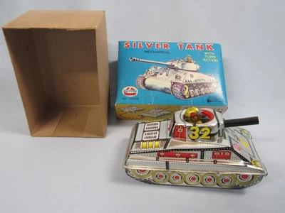 Hecho en Japón Tanque Ejército Metal Plateado con acción de giro en caja original. Foto 1 de 4