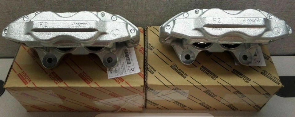 Novo em folha OEM Toyota conjunto de pinça de freio dianteiro ADEQUADO PARA SELECT TACOMA 2006-2021 - Imagem 1 de 1