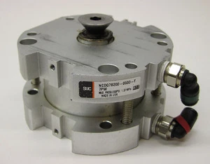 Cilindro compacto SMC NCDQ7B200-050D-F7PW, diámetro de 2", carrera de 0,5" - Imagen 1 de 4