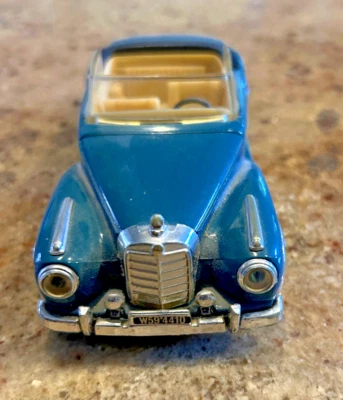 Corgi Mercedes-Benz 300s Toy Car - Made in Great Britain  1:32 scale metal - Image 1 of 4