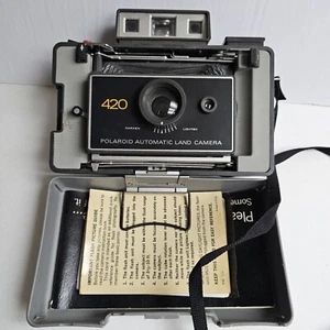 Macchina fotografica terrestre automatica Polaroid 420 vintage con cinturino rigido parti non testata - Foto 1 di 8