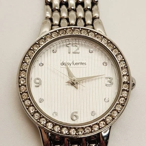 Daisy Fuentes Uhr Damen silberfarbene Kristalllünette Edelstahlband 7 Zoll - Bild 1 von 8