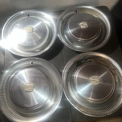 1974 1975 1976 Cadillac deVille Calais Fleetwood Tapacubos Cubierta de Rueda Juego de Fabricantes Originales Foto 1 de 4