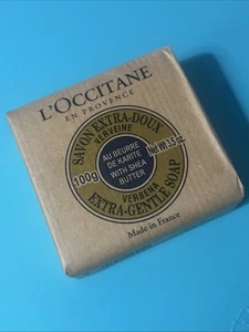 Jabón extra suave de verbena Savon Extra-Doux 100 g/3,5 oz L'Occitane con manteca de karité - Imagen 1 de 6