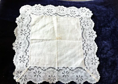 ANTIGUO/DE COLECCIÓN PRECIOSO PAÑUELO BLANCO DE ENCAJE DE NOVIA-11,5" FLORES Foto 1 de 2