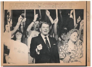 President Reagan Holding Flashlight Student Congress Evangelism  Wire Photo - Picture 1 of 1