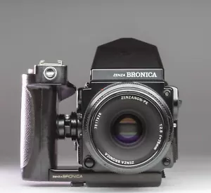 ZENZA BRONICA ETRSi+Zenzanon - PE 75/2,8+Dorso Film 120+Penta Prisma+Speed Grip - Foto 1 di 8
