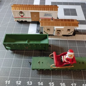 4 Model Power HO Seasons Greetings Box Car Merry Christmas Train Holiday 169 - Picture 1 of 9
