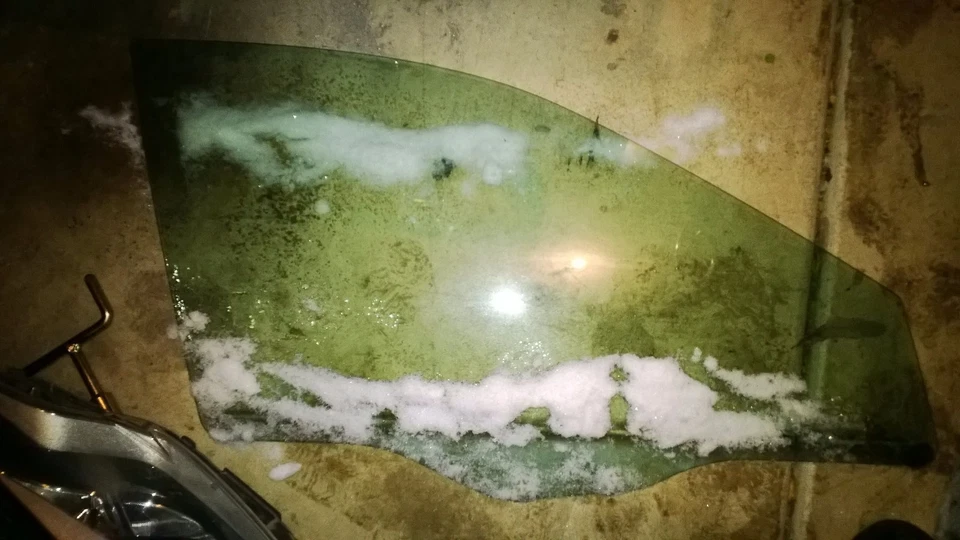 1999 2000 2001 2002 年 2002 年三菱 Galant 乘客右前窗玻璃 — 第 1/1 张图片