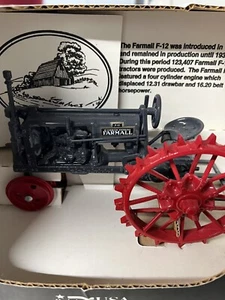 Country Classics McDormick-Deering Farmall Case IH Gray 1:16 Scale USA NIB - Picture 1 of 7