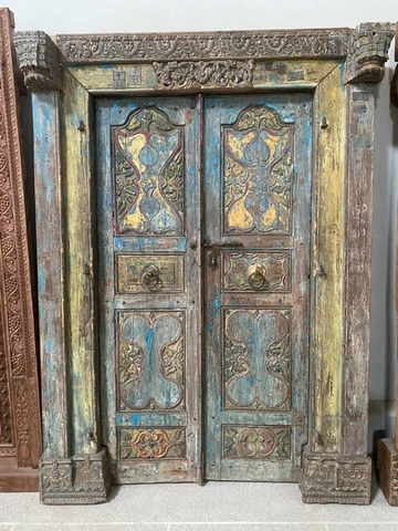 BEAUTIFUL ANTIQUE WOODEN DOORWAY WITH ORIGINAL PATINA - IWD4 Cover