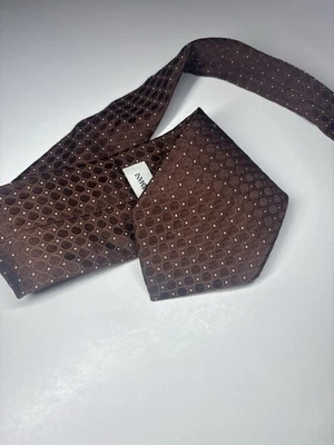 Corbata geométrica Giorgio Armani para hombre 100 % seda marrón 60” X 3,75” Foto 1 de 4