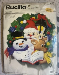 Vintage Bucilla Felt Applique Christmas Wreath Kit Caroling Trio - Picture 1 of 13