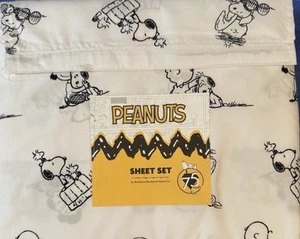 Peanuts Queen Size Sheet Set By Berkshire Snoopy & Friends Pattern Black & White - Picture 1 of 4