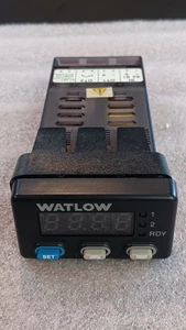 WATLOW 935A-1CD1-000G TEMP CONTROLLER - Picture 1 of 5