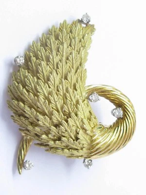 Broche de diamantes de oro amarillo con hojas de roble estilizadas de 18 quilates Tiffany & Co .66 quilates Foto 1 de 4