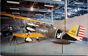 Cartolina d'epoca Curtiss P-6E Hawk Pursuit Aircraft Biplano Air Force Museum Ohio - Foto 1 di 2