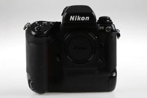 NIKON F5 Gehäuse - SNr: 3106078 - Picture 1 of 6