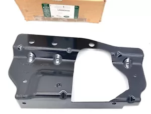 Land Rover Range Rover Velar (2018 - 2021) Outer Bracket (right) LR092010 OEM - Picture 1 of 3