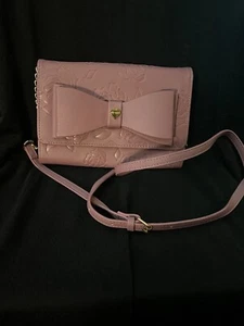 Betsey Johnson Crossbody Purse Wallet On Chain Purple Floral Embossed Bow EUC - Picture 1 of 11