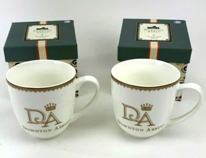 Juego de 2 tazas de café de cerámica Downton Abbey 2014 crest mercado mundial con caja de regalo - Imagen 1 de 11