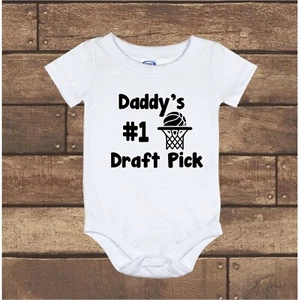 Daddy's Number One Pick Basketball Schwangerschaftsankündigung Gerber Baby Einteiler  - Bild 1 von 3