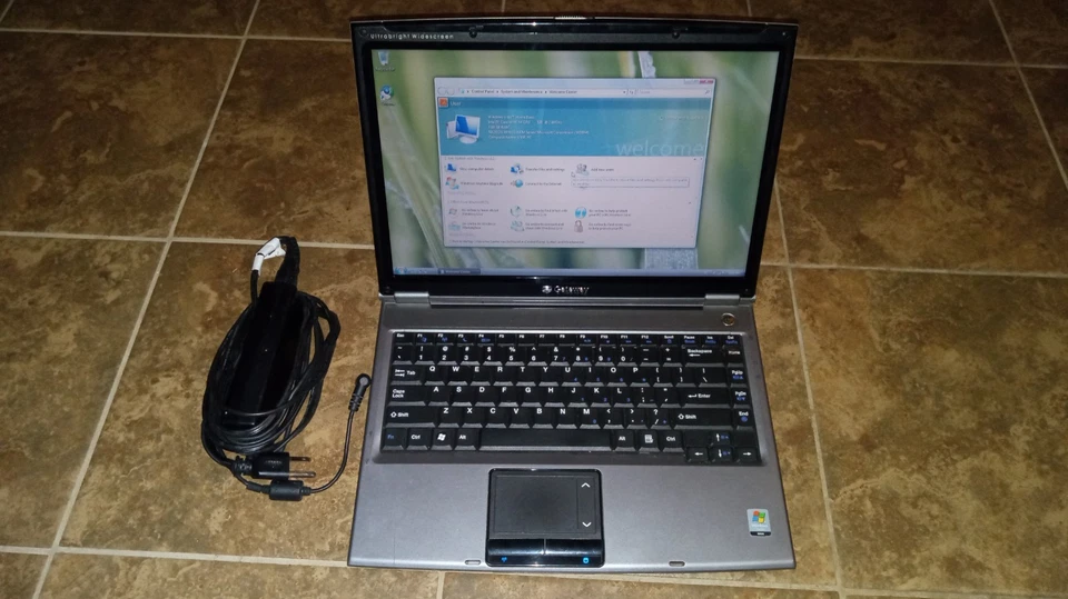 Ноутбук Gateway W340UI с Windows Vista Home Basic. 3GB RAM Intel Celeron M 520 - Изображение 1 из 4