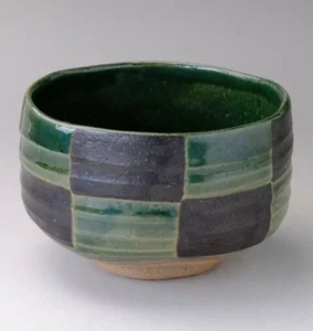 Mino ware Pottery Tea Cup Japanese Matcha Tea Bowl Chawan Oribe Ichimatsu Green - Picture 1 of 6