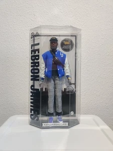 Mattel Barbie Signature Lebron James Kenbassadors Ken Puppe HRM33 2025 NEU&OVP - Bild 1 von 8