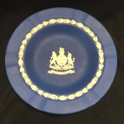 Cenicero Wedgwood Jasperware azul real/blanco relieve plata jubileo Foto 1 de 4