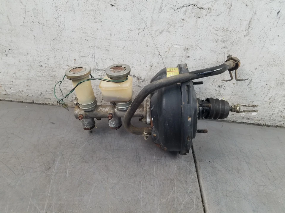 Главный тормозной цилиндр/усилитель 1978 Nissan 280Z #8939 Z4 - Изображение 1 из 4