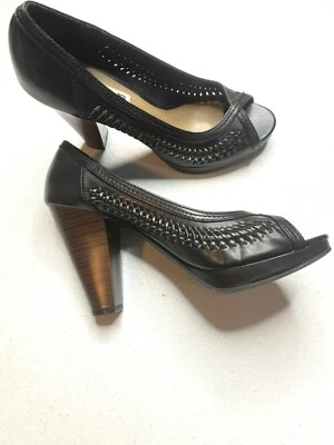 American Eagle black peep toe heel wood grain heel size 9.5  - Image 1 of 4