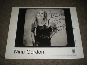 NINA GORDON - FOTO PROMOCIONAL AUTOGRAFIADA 8 X10 - OBTENIDA EN PERSONA - SAL DE VERUCA - Imagen 1 de 1