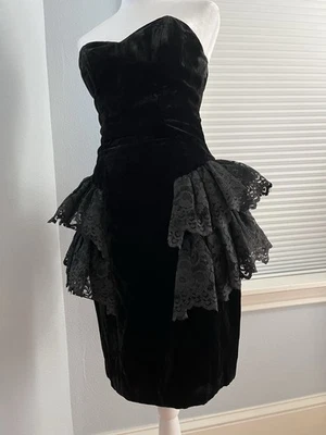 80's Vintage Black Velvet Mini Fourreau Dress Lace Peplum Ruffles Wings 2 4 XS - Image 1 of 4