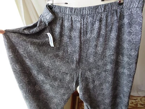 OLD NAVY CAPRI PANTS WOMAN BLACK/WHITE ELASTIC WAIST DRAWSTRING 100%RAYON 3X NEW - Picture 1 of 11
