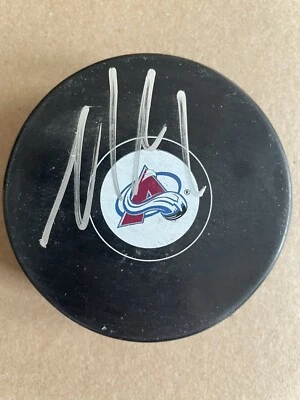 Disco firmado Avalanche Nazem Kadri con estuche Foto 1 de 2