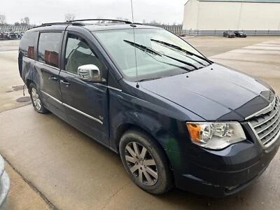 Compresor de aire acondicionado usado se adapta a: Chrysler Town & Country 2009 3,3 L con aire acondicionado trasero grado A Foto 1 de 4