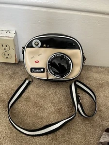 Strike a pose beige black faux leather camera purse with zipper lens pocket - Picture 1 of 6