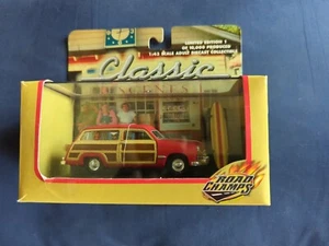 Road Champs 1:43 Scale Classic Scenes 1949 Ford Woody Station Wagon - Picture 1 of 4
