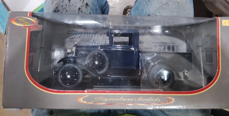 Road Signature Ford 1931 Model a Pickup Truck Die Cast Collection 1 18 - Image 1 of 1