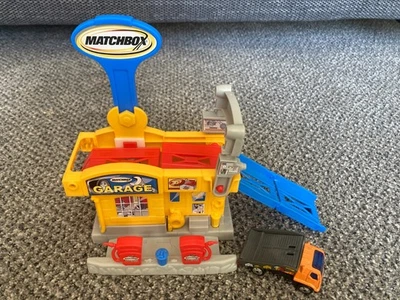 Vintage Matchbox Hero City Garage Car Workshop Playset including Car Carrier - Image 1 of 4