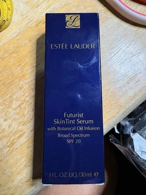 Suero tinte piel futurista Estee Lauder SPF20 ~ 2C0 vainilla fresca ~ 1 oz Foto 1 de 2