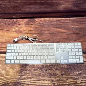 Genuine APPLE Wired USB Keyboard A1243 Tested Works Standard & Numeric Keyboard - Picture 1 of 7
