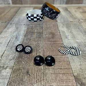 Juego de joyas pendientes brazaletes de plástico blanco y negro vintage años 80 - Imagen 1 de 9