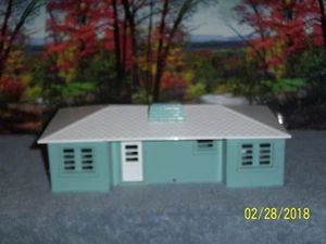 PLASTICVILLE U.S.A. RANCH HOUSE (LIGHT GREEN) NO BOX - Picture 1 of 4
