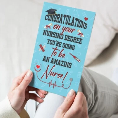 Tarjeta de felicitación de graduación de enfermera azul con sobre de color a juego grado nuevo Foto 1 de 4