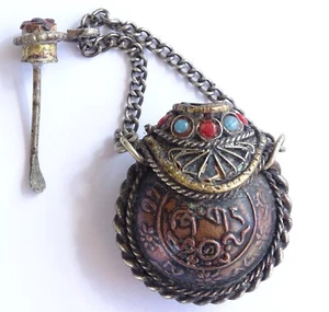 VINTAGE TIBETAN COPPER BRASS SNUFF BOTTLE BOHEMIAN PENDANT - Picture 1 of 4