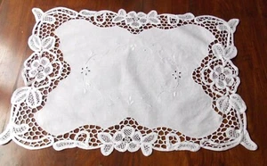 NAPPERON BRODE MAIN DENTELLE  RENAISSANCE SUR LIN BLANC 30X45  PROMO*** - Picture 1 of 2