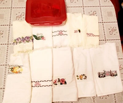 Lote de hilo de bordar punto de cruz con estuche y 10 toallas - blanco y crudo Foto 1 de 4